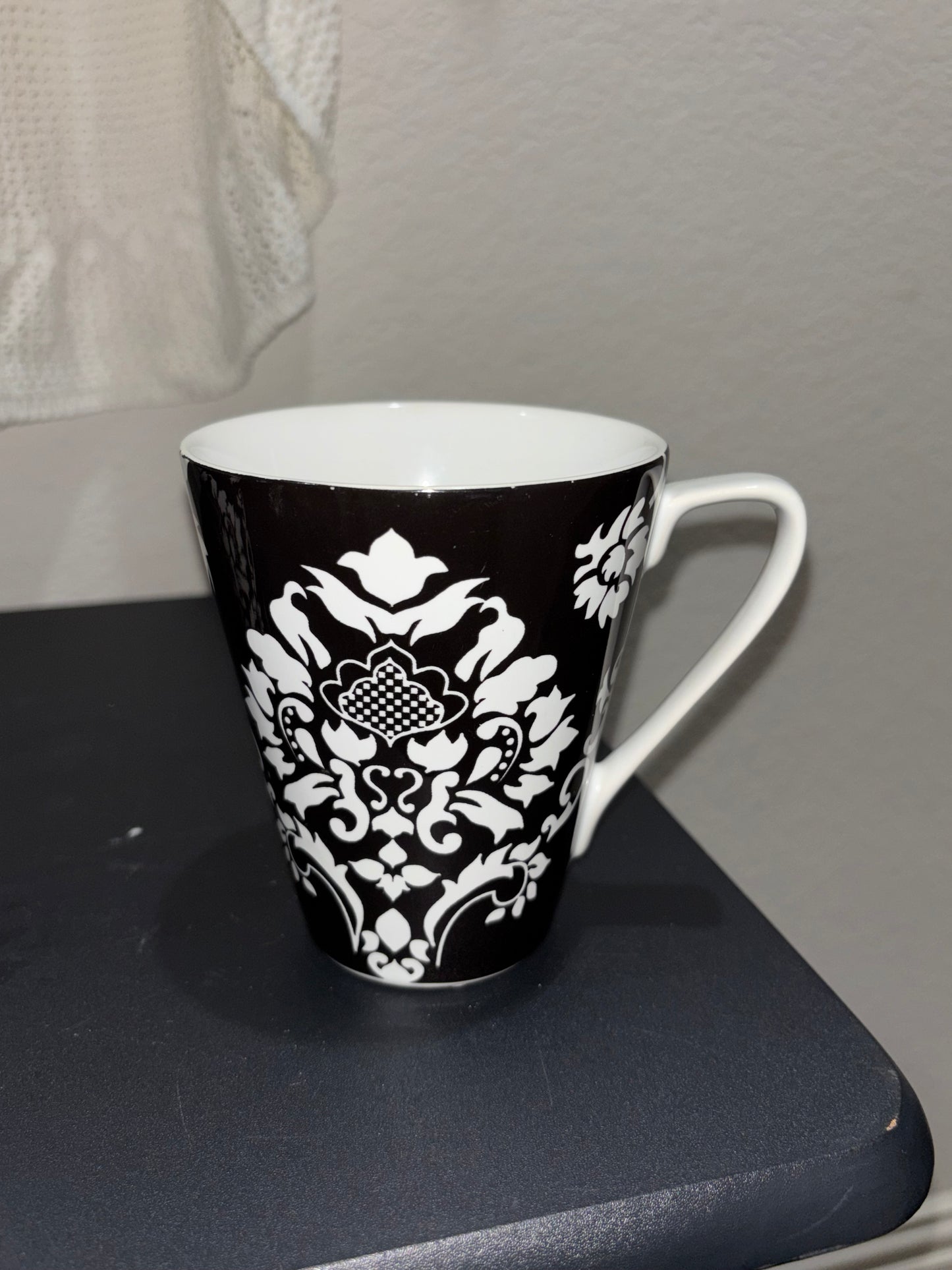 Black and white floral mug set of 3