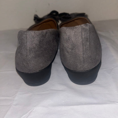 Gray women’s flats with bow design size 9.5 NWOT