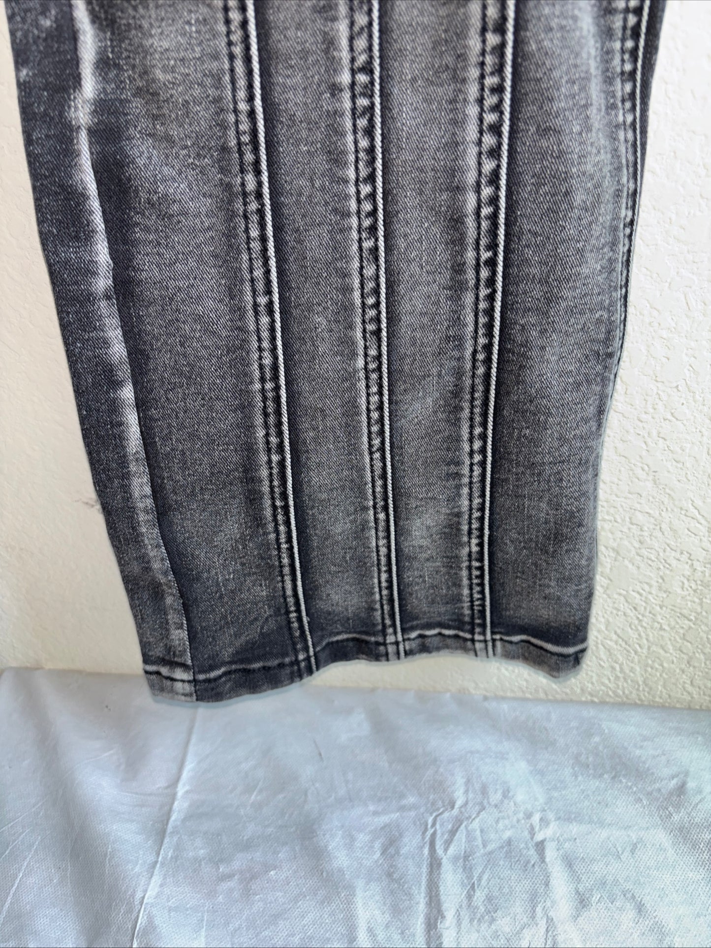 Kilogram men’s size 36 black stone wash jeans wide leg stretch