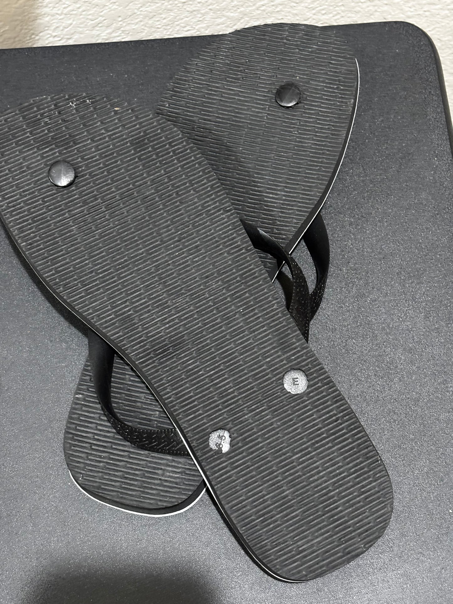 Havaianas Men’s Flip Flops size 13