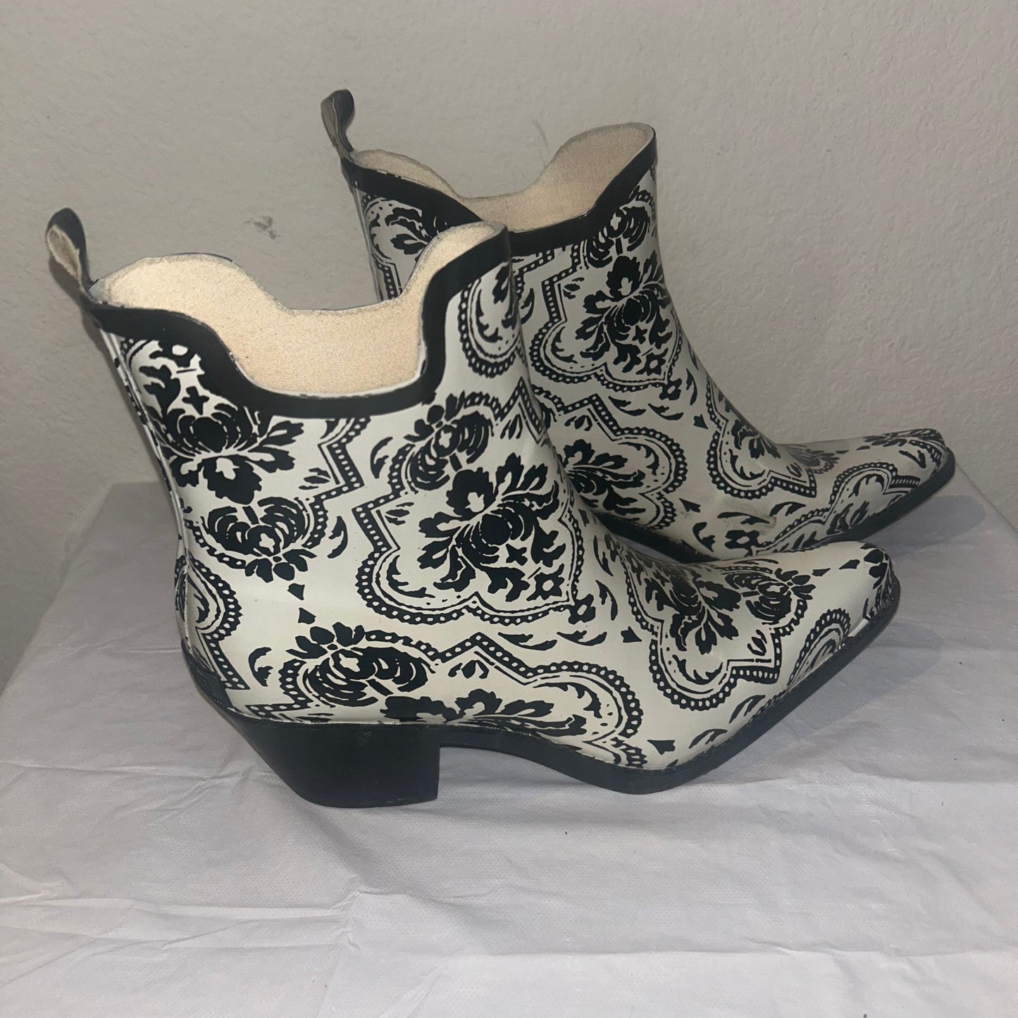 Women’s cowboy ankle rain boots size 10