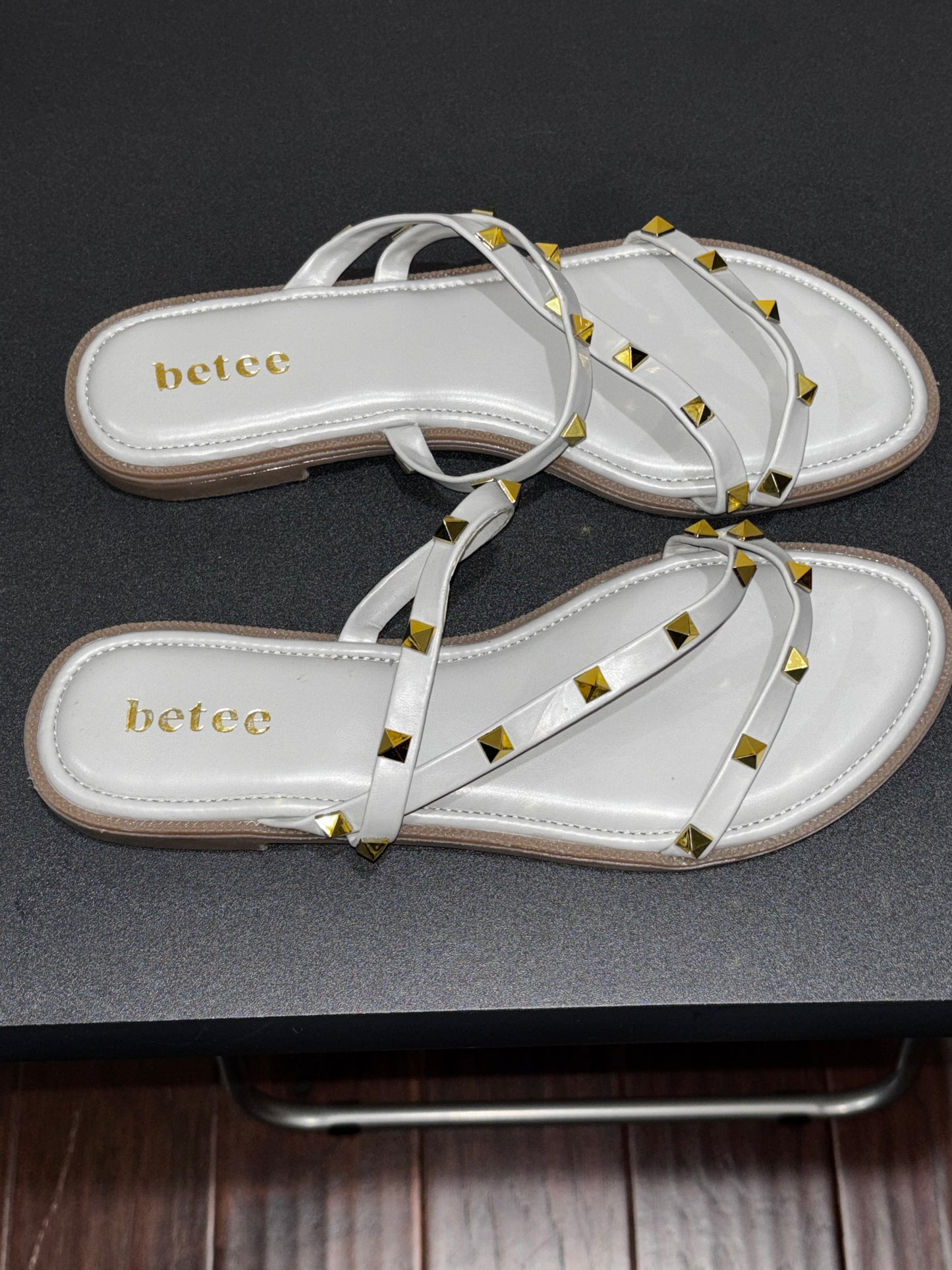 Betee Gray Gold Studded Sandals Women’s size 39(8.5)
