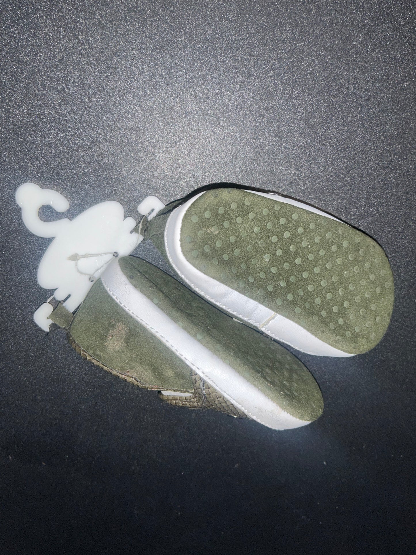Rising Star infant Green lizard design shoes size 9-12 months