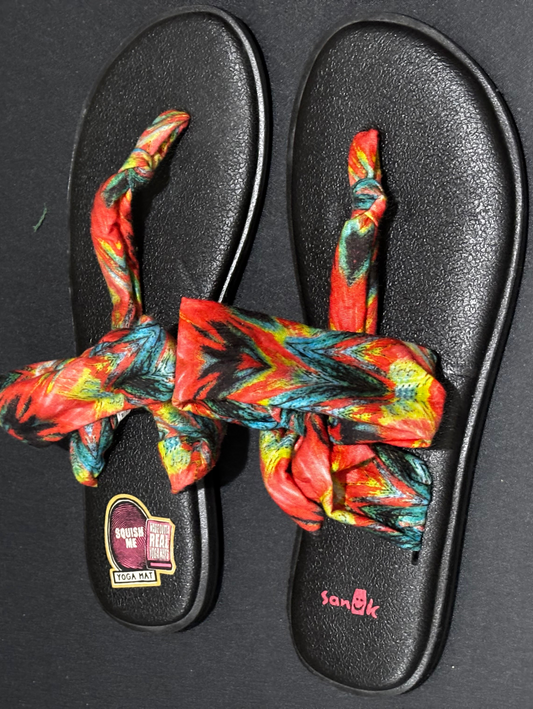 Sanuk Women’s Multicolor Sandals size 9