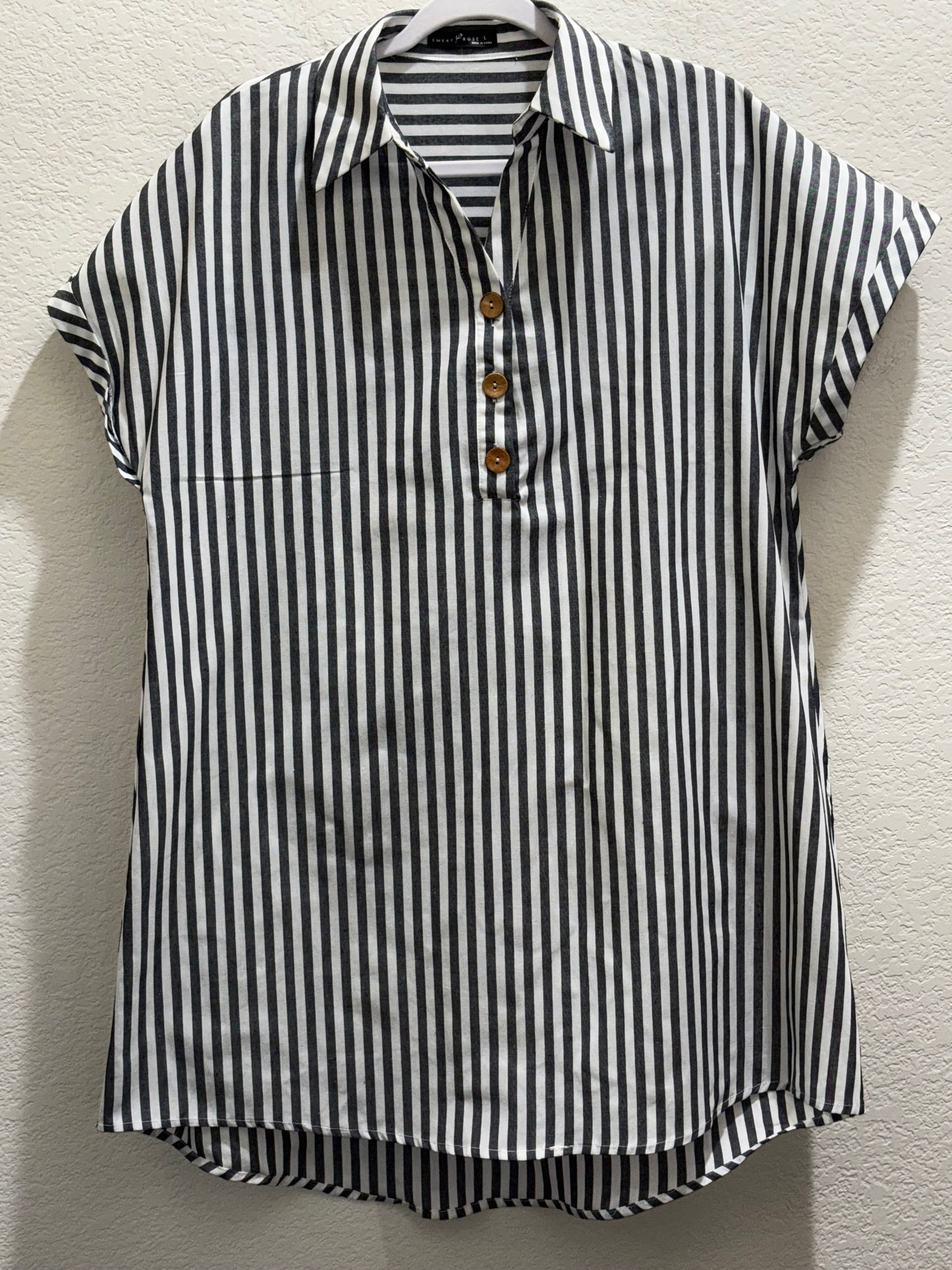 Emery Rose Black White Striped  Collar V neck Women’s Blouse size Large