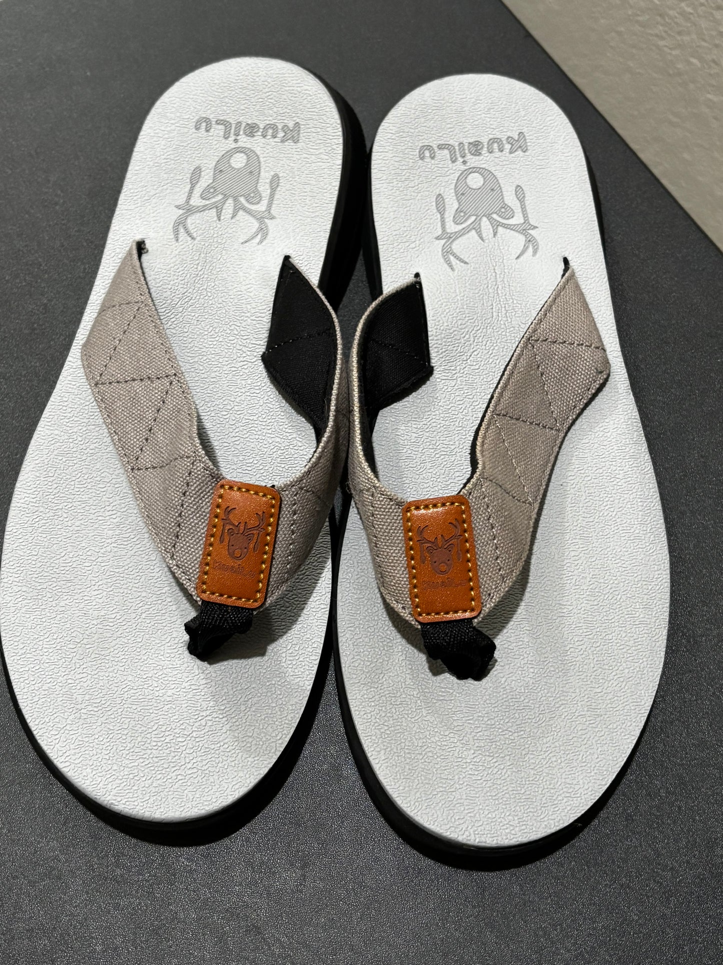 Kuala Unisex Gray Flip Flops size 41 (9.5 women, 8 men)