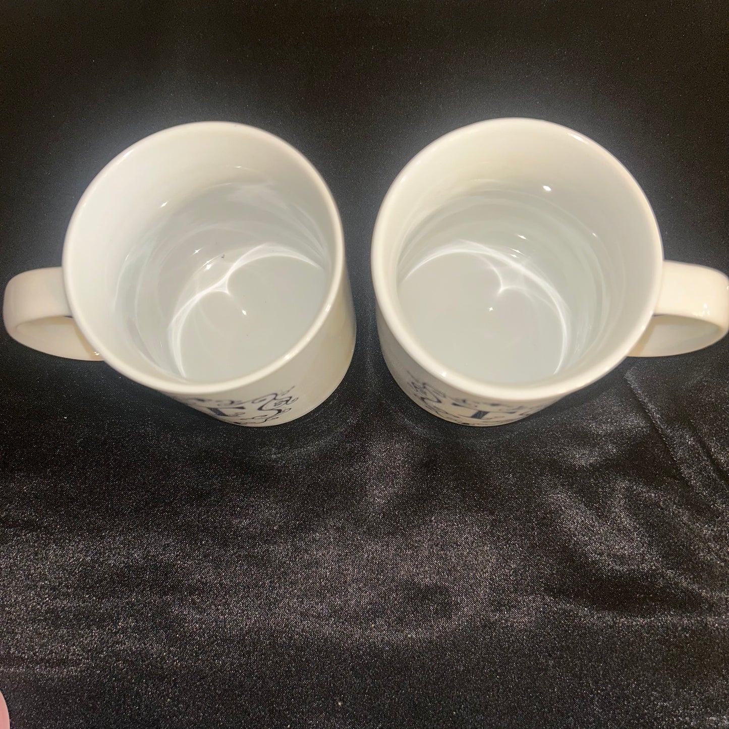 White Monogram mugs “T” (set of 2)
