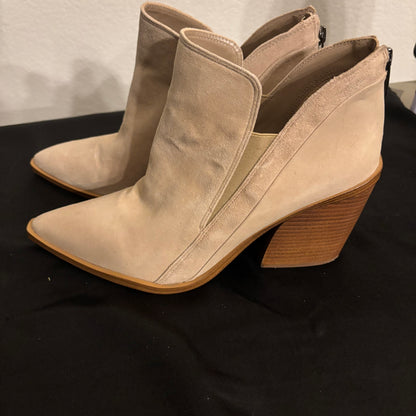 Vince Camuto tan suede leather ankle boot women’s size 11