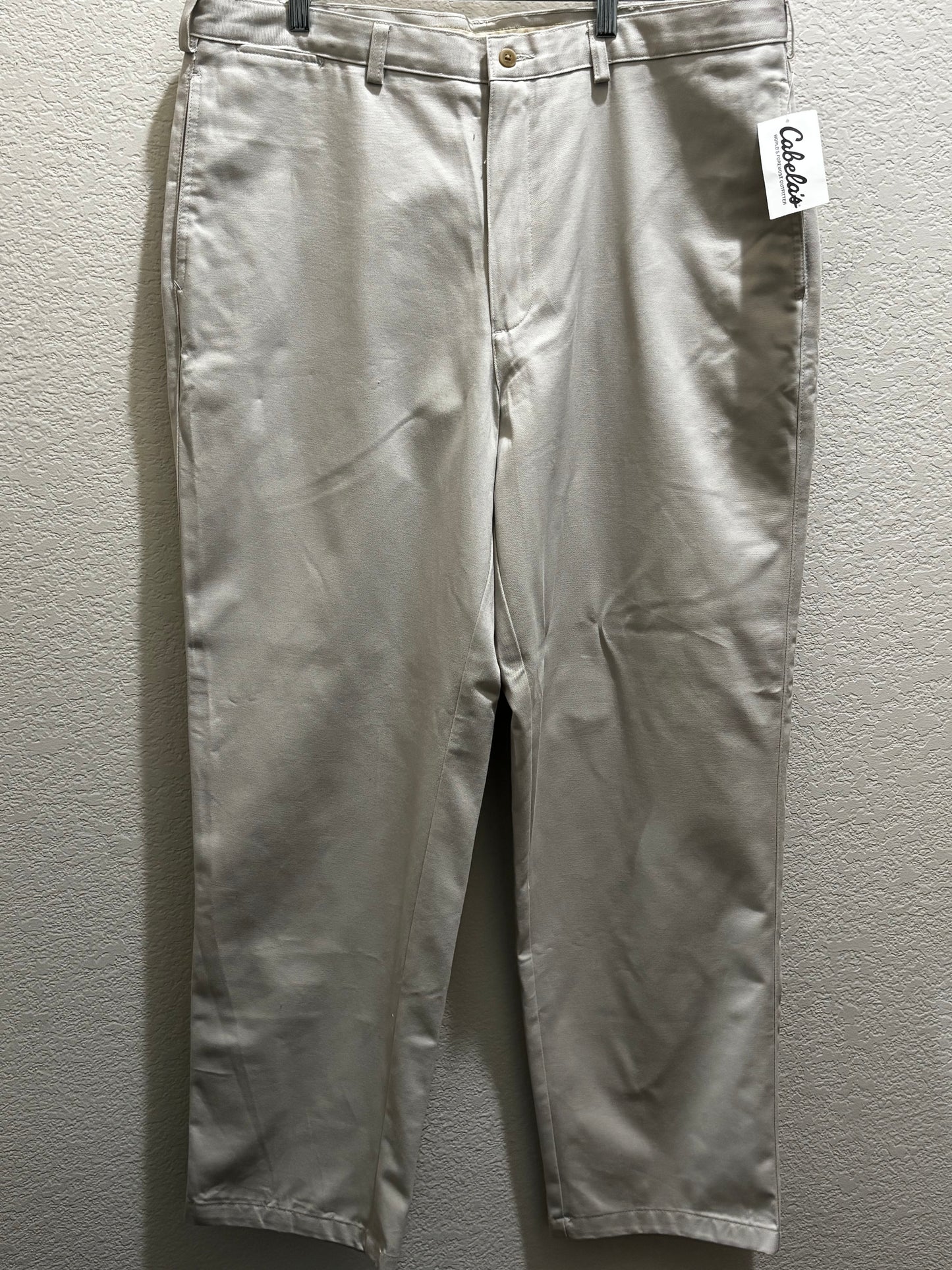 Cabela’s khaki chino style pants men’s size 40