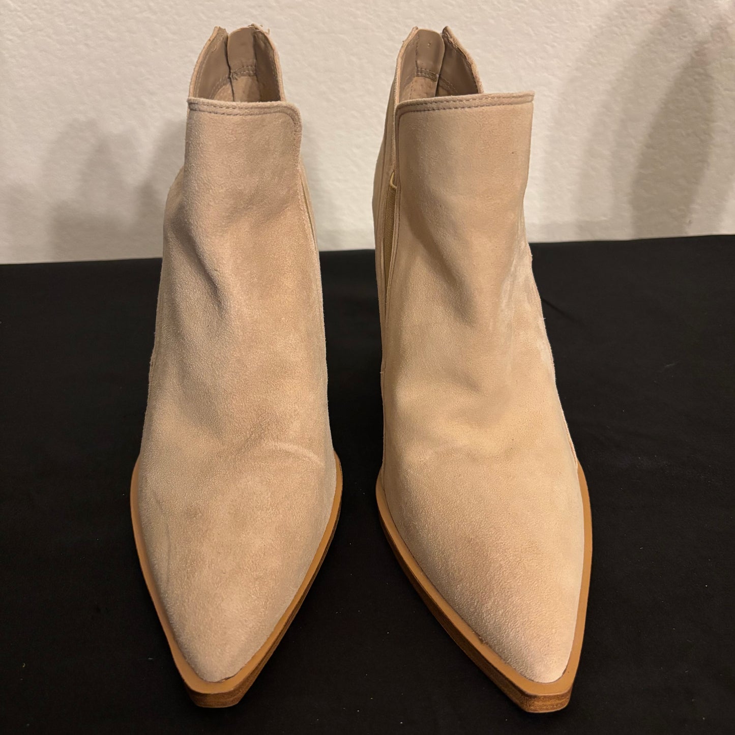 Vince Camuto tan suede leather ankle boot women’s size 11