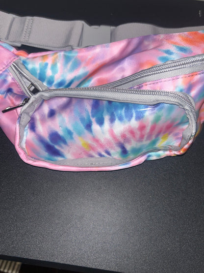 Women’s multicolor fanny pack grey strap