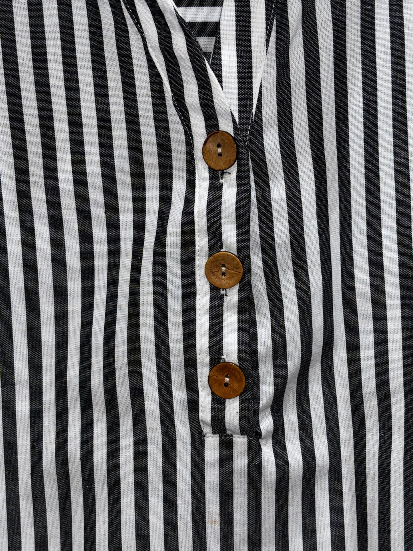 Emery Rose Black White Striped  Collar V neck Women’s Blouse size Large