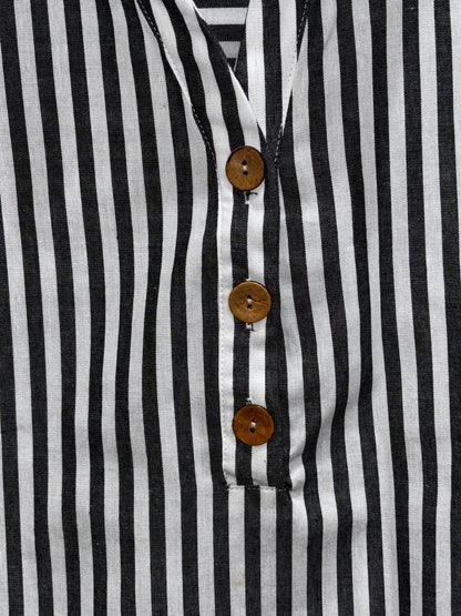 Emery Rose Black White Striped  Collar V neck Women’s Blouse size Large