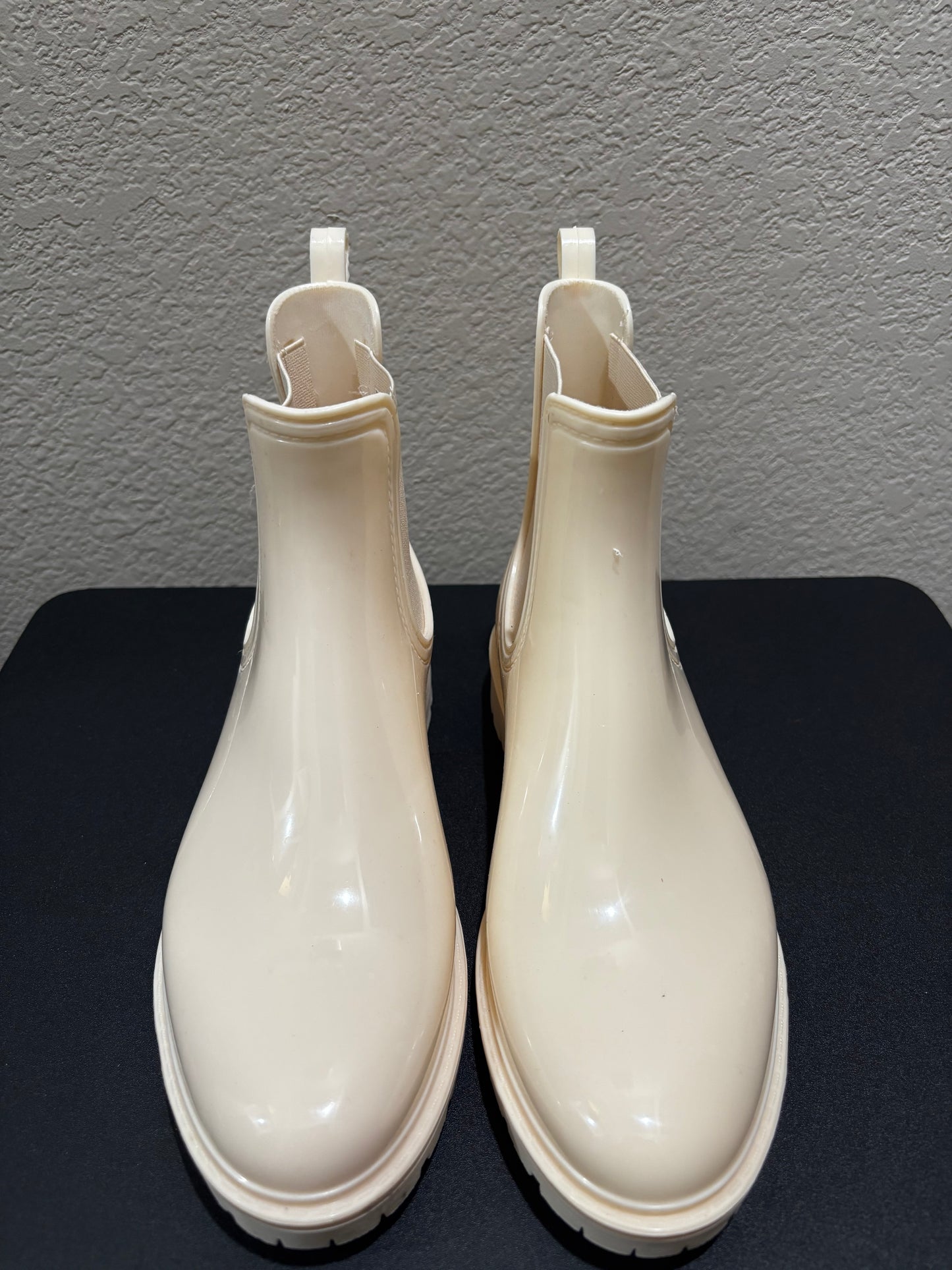 Serra Women’s Cream Rain-boots size 8