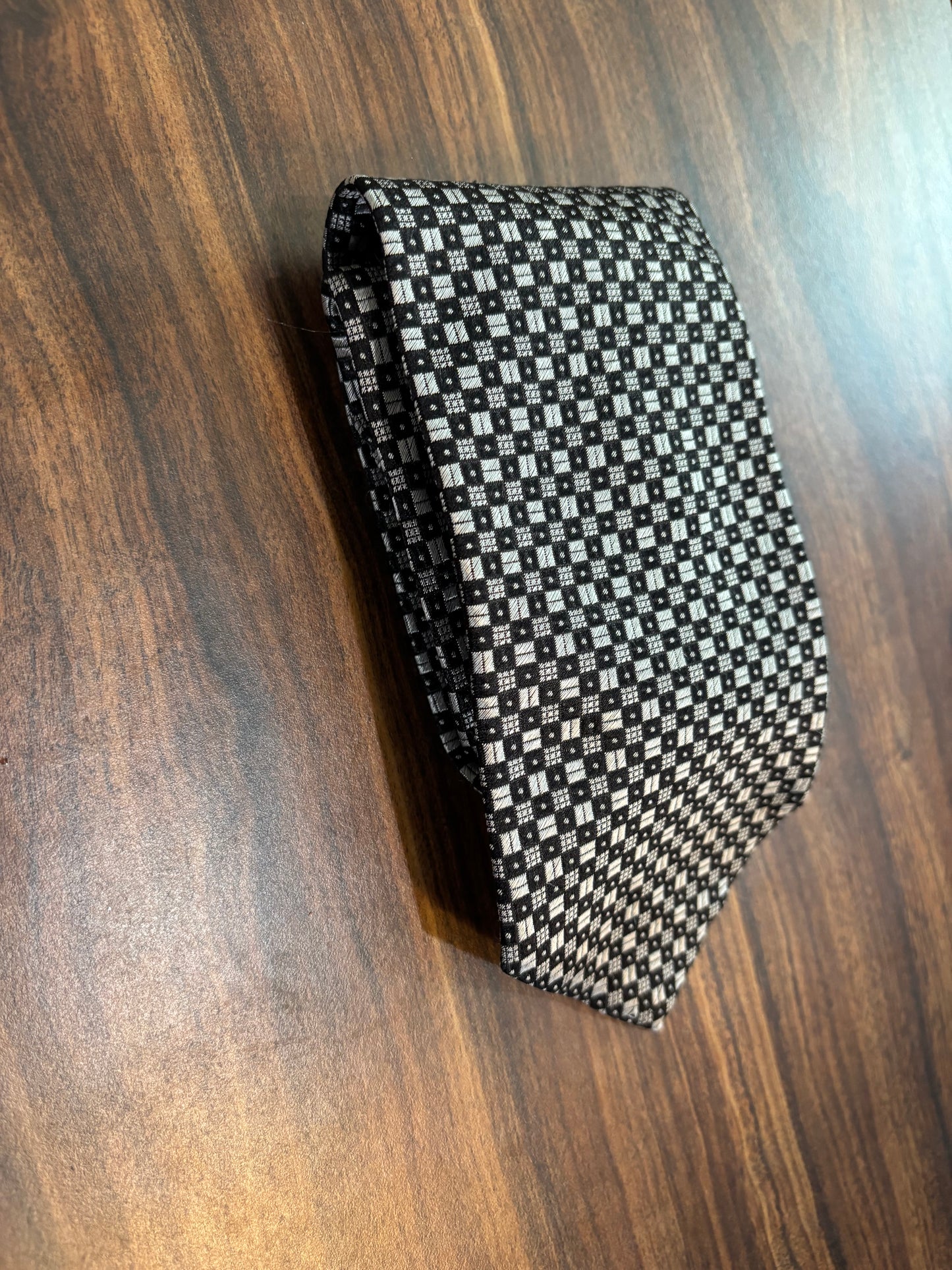 G.Beene Black & Gray Tie 100% Silk 57”