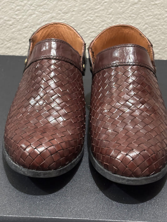 Ariat Women’s Brown woven leather clogs size 6.5