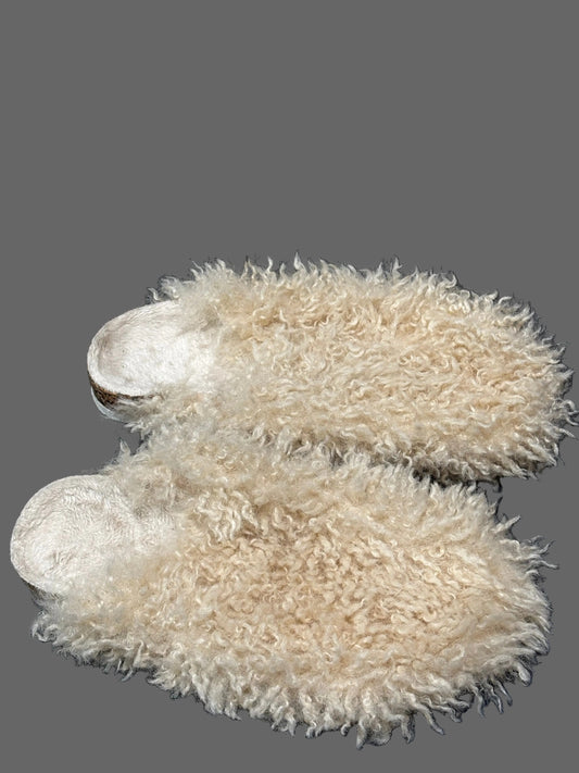 Women’s Cream Faux Fur Slip-on Slides size 8