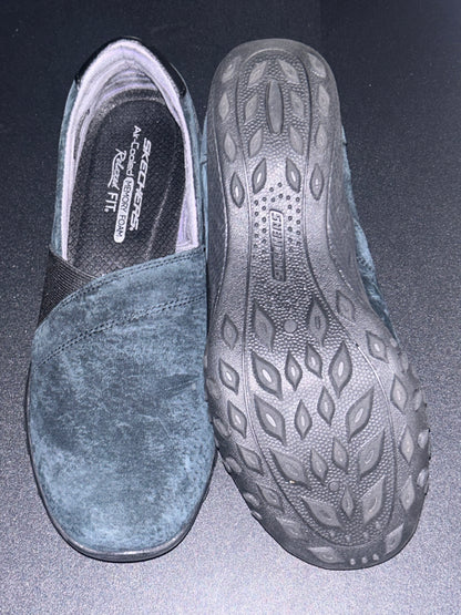 Sketchers Women’s Blue  Suede Leather Memory Foam Slip on Clogs size 8.5