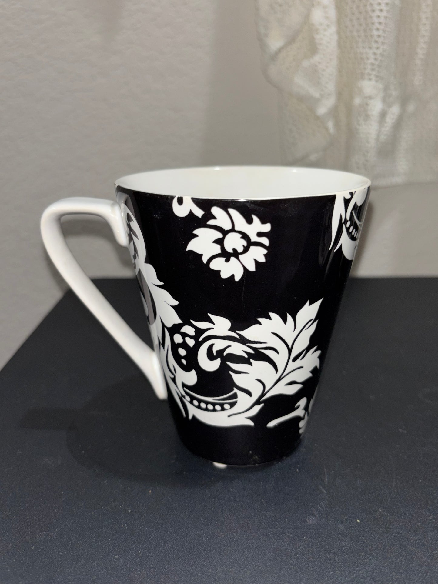 Black and white floral mug set of 3