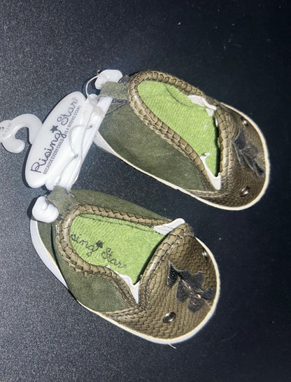 Rising Star infant Green lizard design shoes size 9-12 months