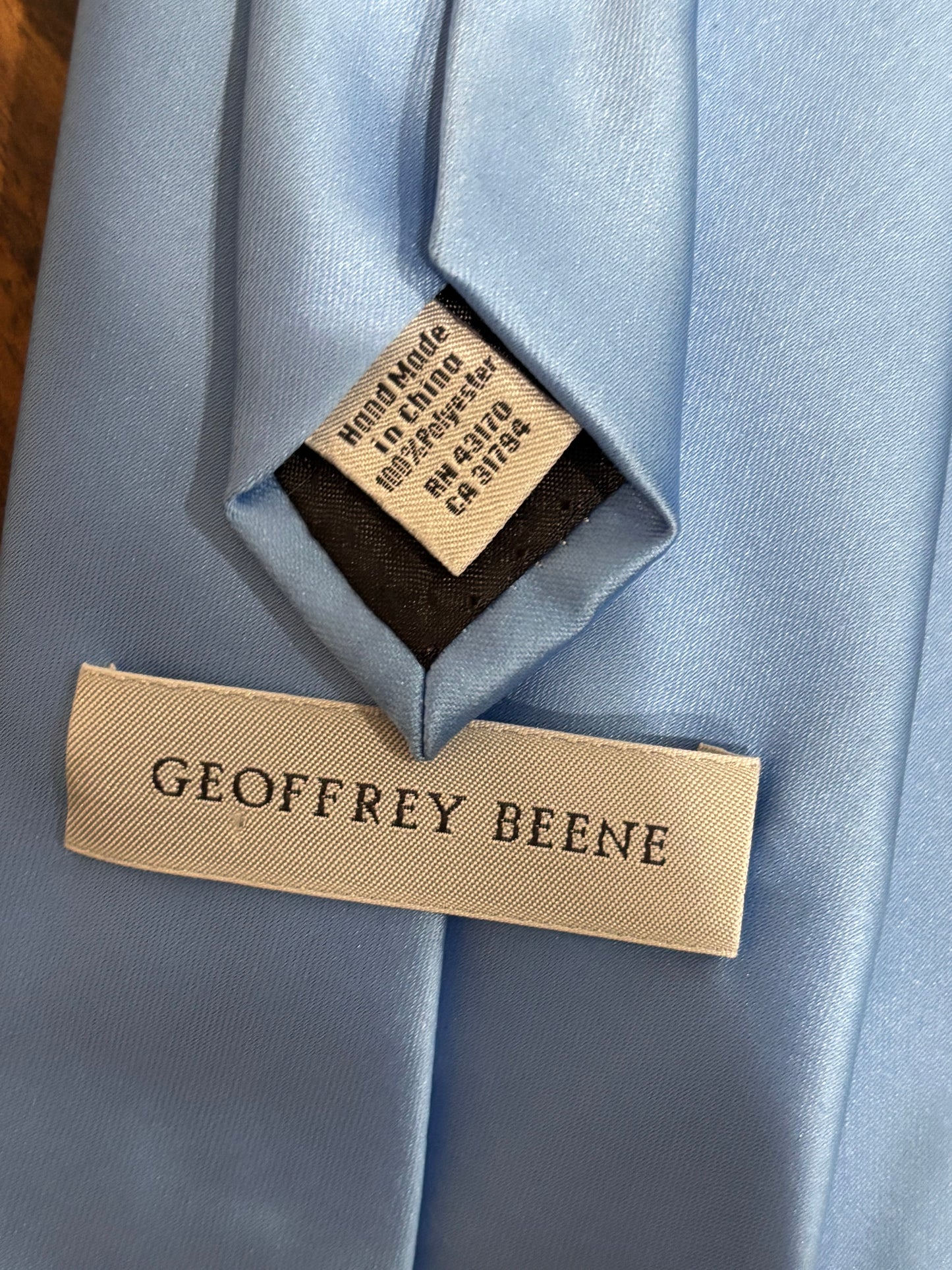 Geoffrey Beene Light Blue Tie 100% Polyester 58”