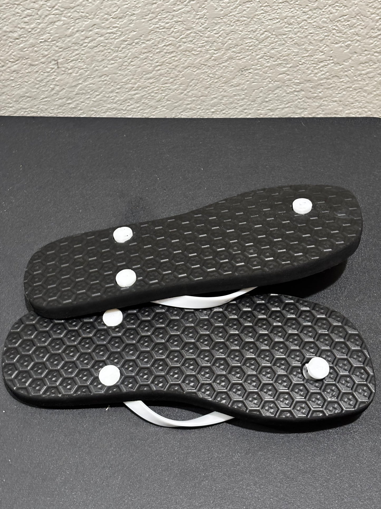 Women’s Floral Pattern Flip Flops size 9