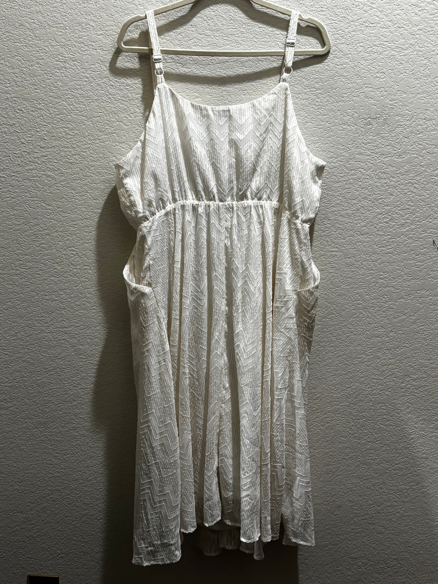 Torrid White Sleeveless Strap Dress with Pockets Chevron Design Women’s size 2 (18/20) NWT