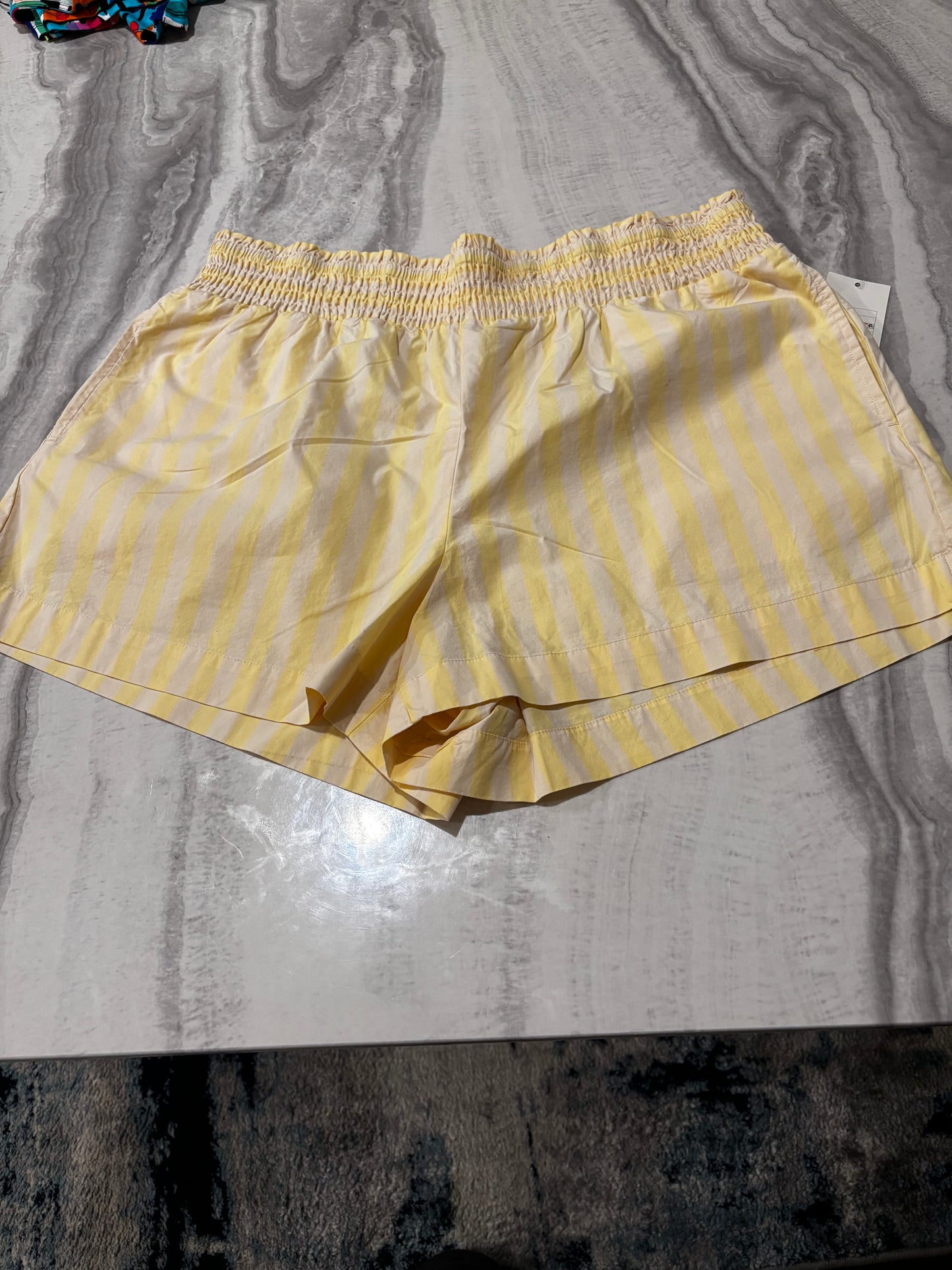 Tan Yellow Striped Elastic Waste Women’s Shorts size XL