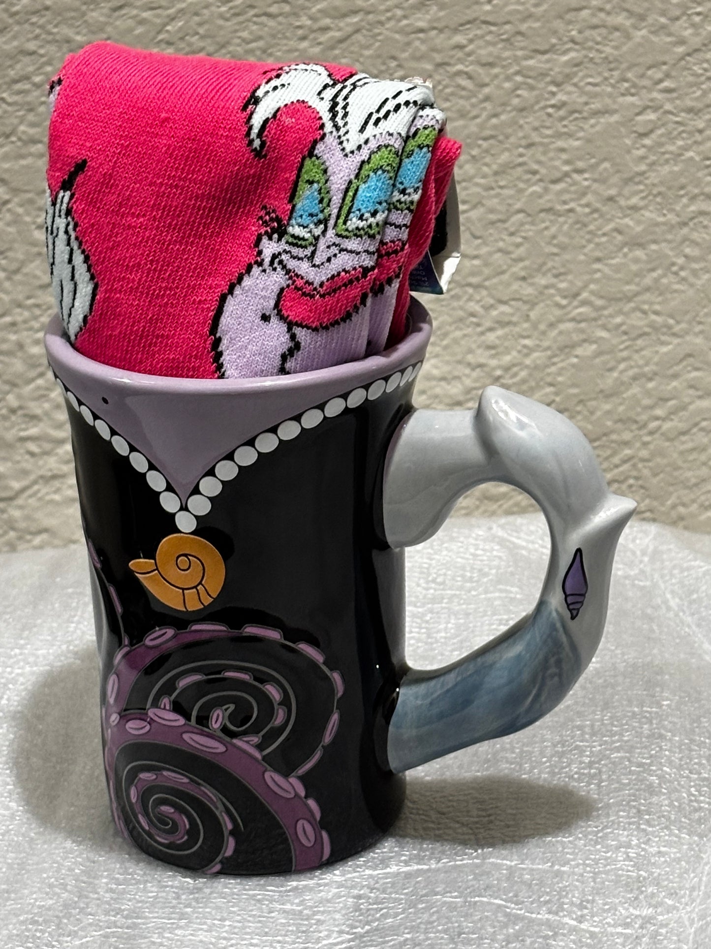 Disney Ursula the Villain Ceramic Mug with Socks set
