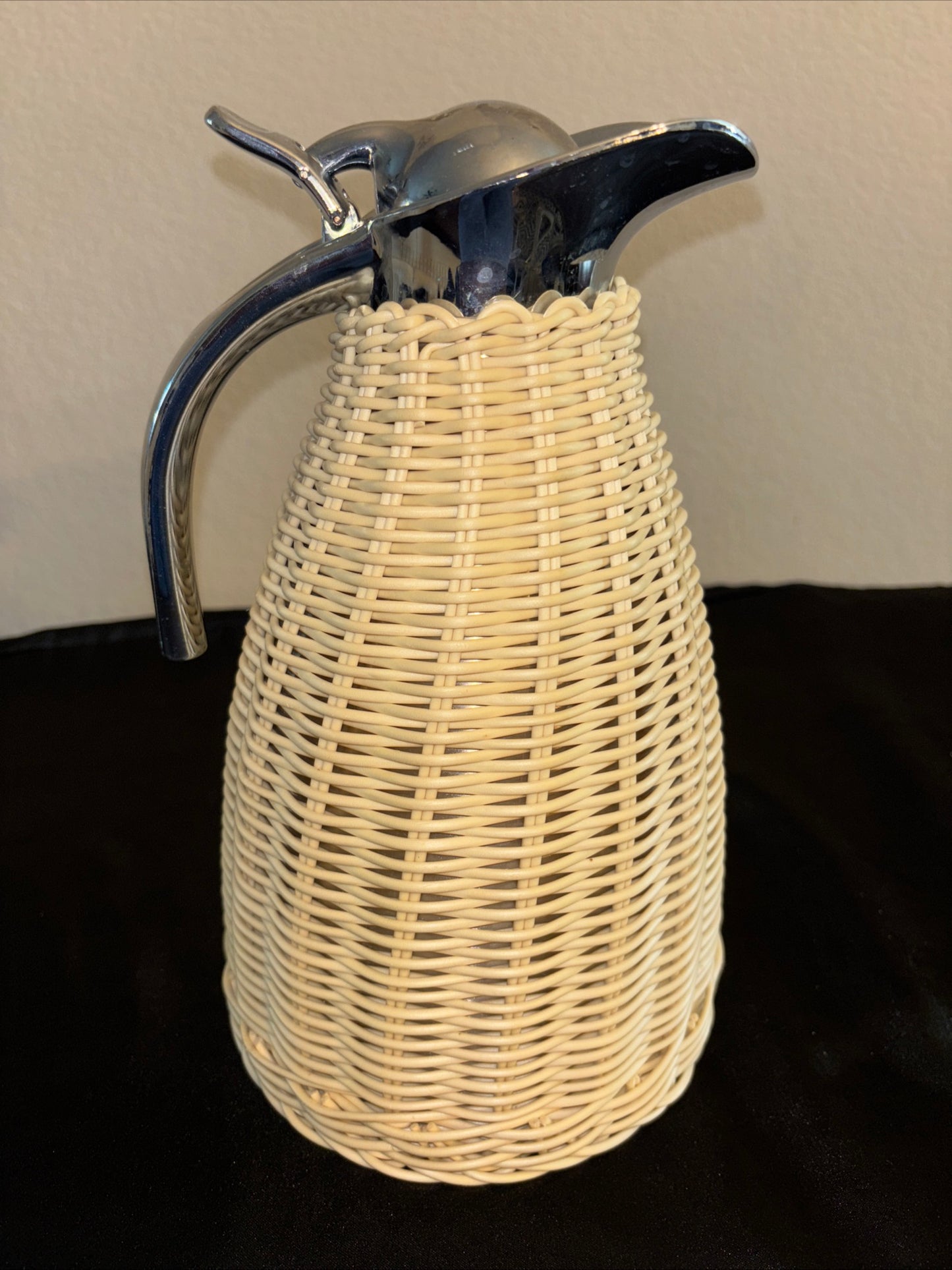 Rattan thermal insulated, vacuum, sealed, beige jug 1.5 L