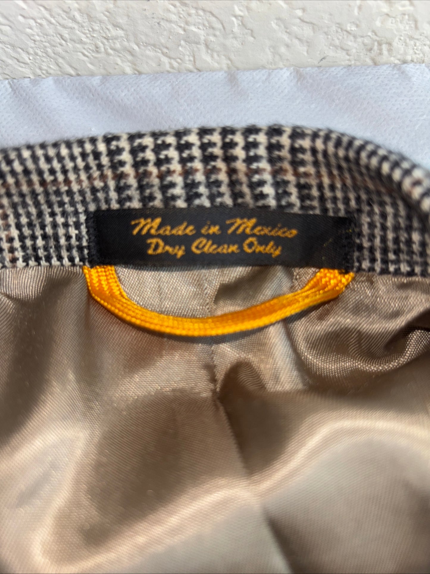 Thomas Grant, houndstooth plaid 100% camel hair suit jacket 46 long