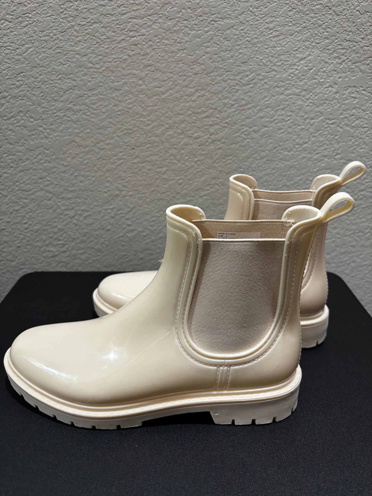 Serra Women’s Cream Rain-boots size 8
