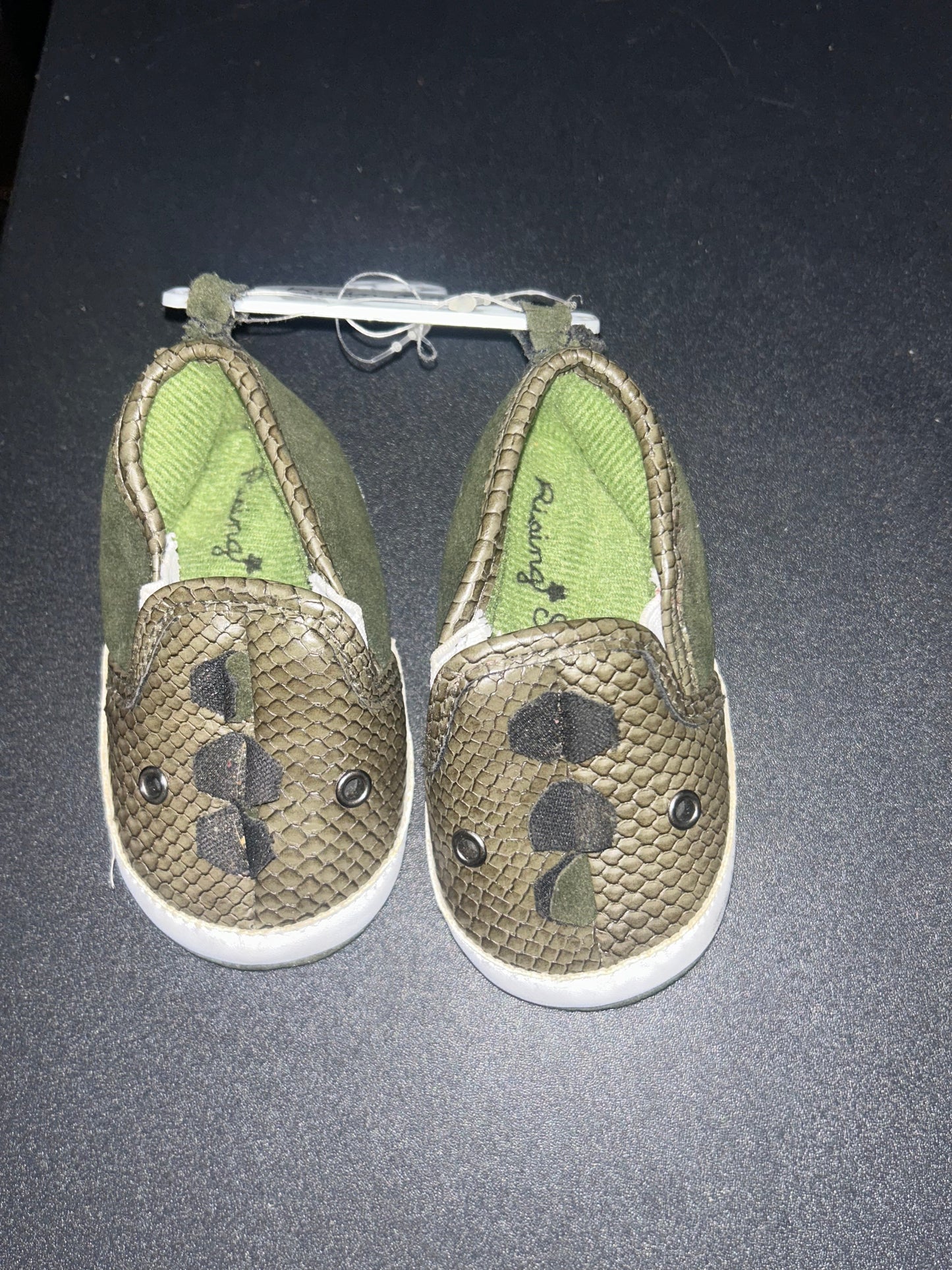 Rising Star infant Green lizard design shoes size 9-12 months