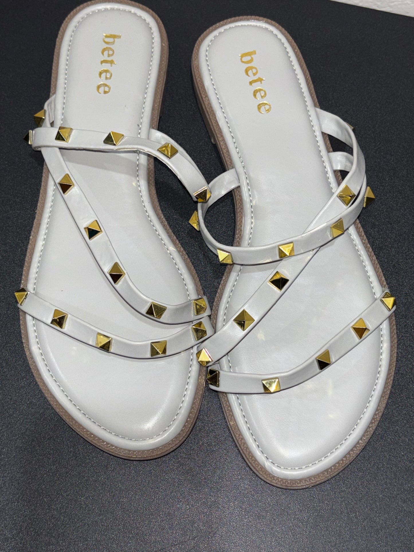 Betee Gray Gold Studded Sandals Women’s size 39(8.5)