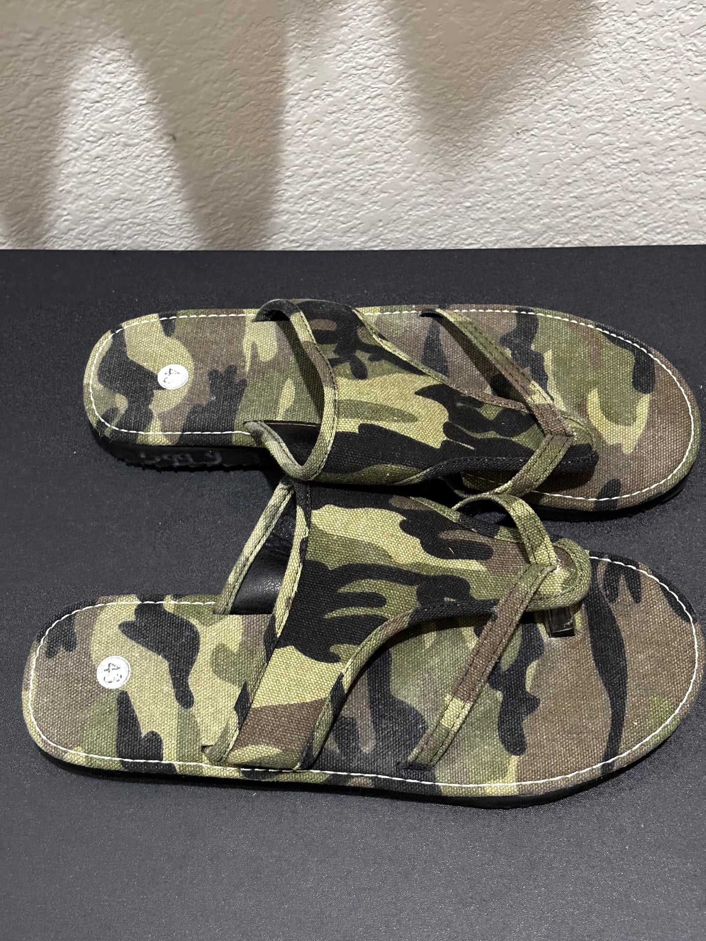 Women’s Camo Design Sandals size 10 (43)