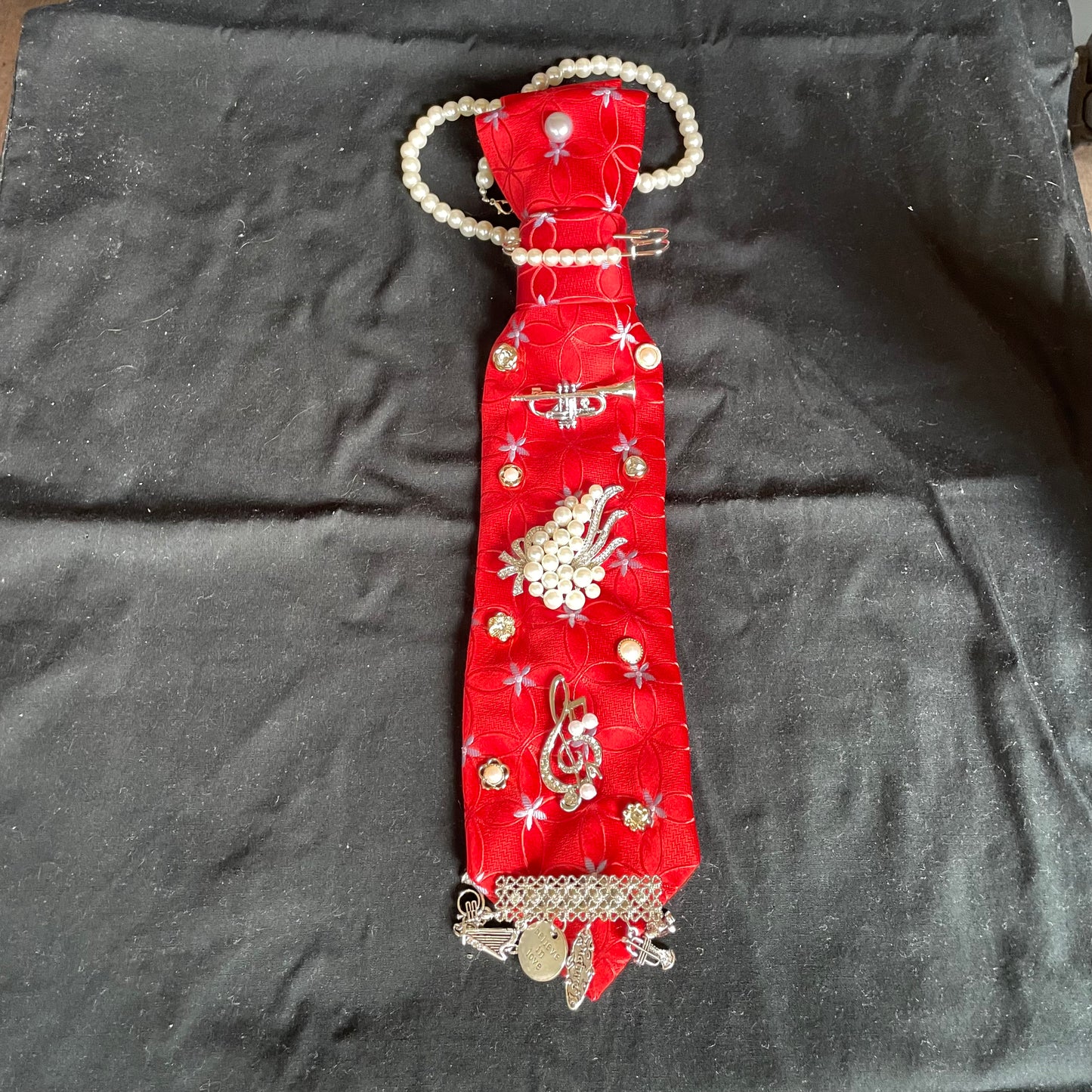Mia's Tie 4 Sample