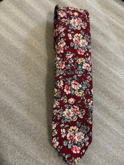 Penguin Red w/ Floral Design 56.5In 100% Cotton Tie