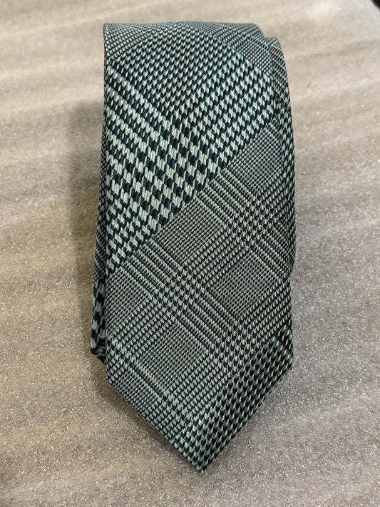 Calibrate Houndstooth Black Design 100% Silk 58in Tie