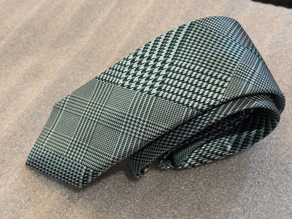 Calibrate Houndstooth Black Design 100% Silk 58in Tie